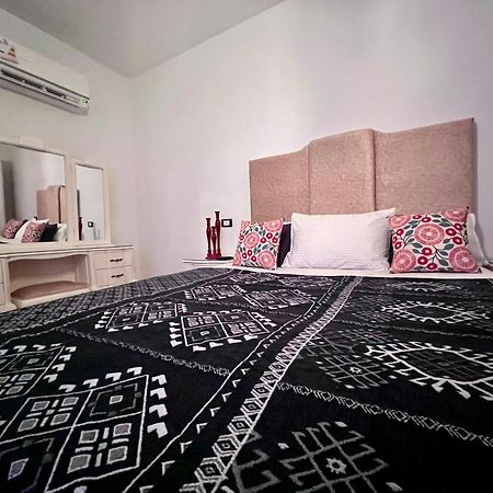Ma Maison Gleem, Alexandria Luaran gambar