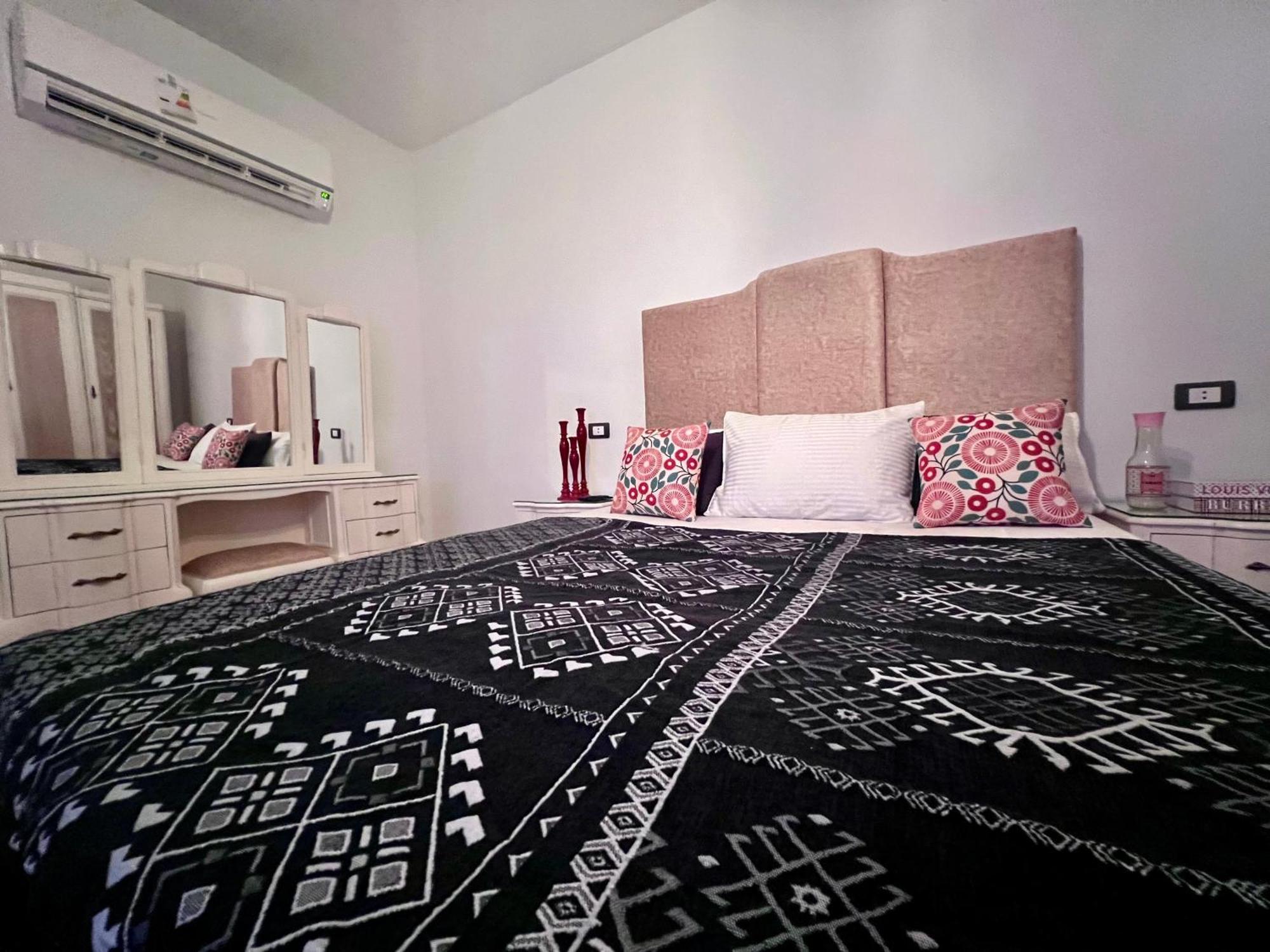 Ma Maison Gleem, Alexandria Luaran gambar