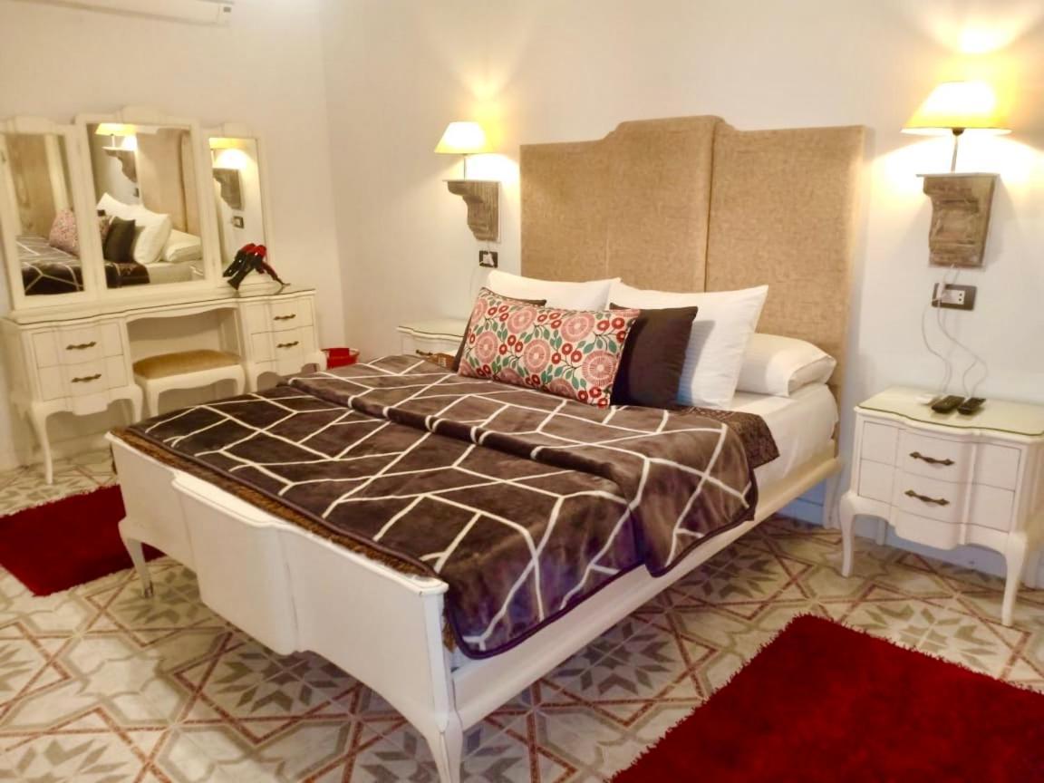 Ma Maison Gleem, Alexandria Luaran gambar